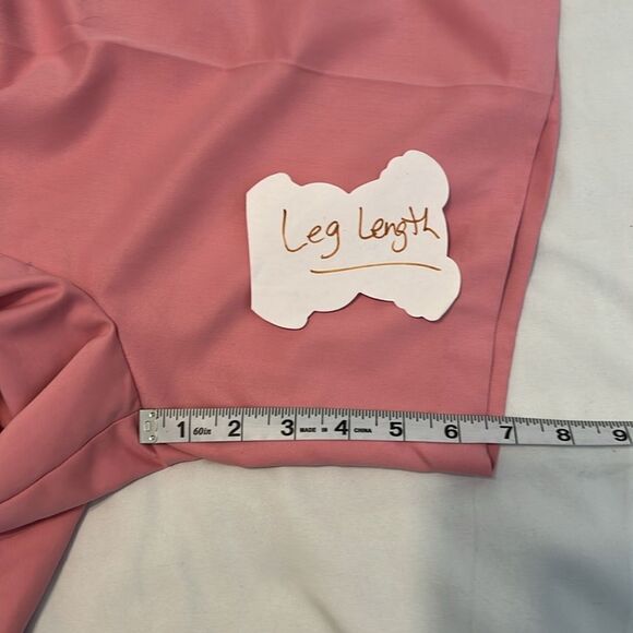 Izod Womens size 14 pink pleated shorts side and back pockets belt loops EUC - Picture 11 of 12